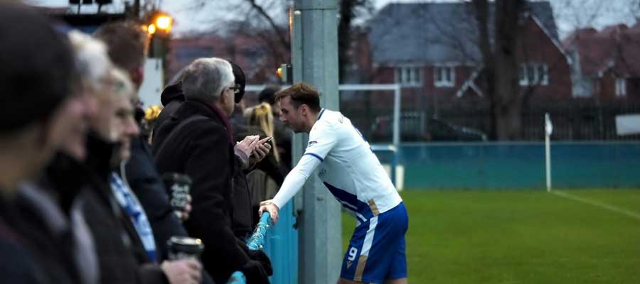 De Rol van Supporters in het Amateurvoetbal: Meer dan Alleen Toeschouwers